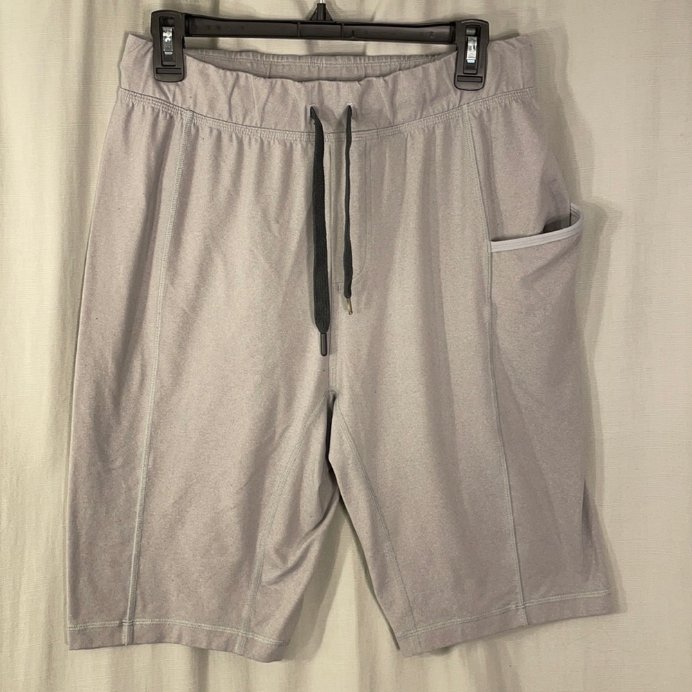 LULULEMON Light Grey Yoga Shorts 11” (M)